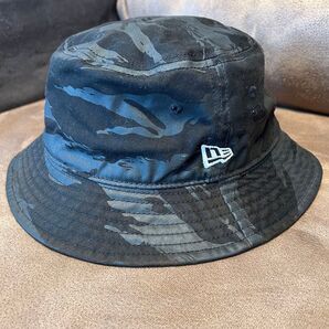 ニューエラ バケットハット 黒 迷彩 NEW ERA M/L