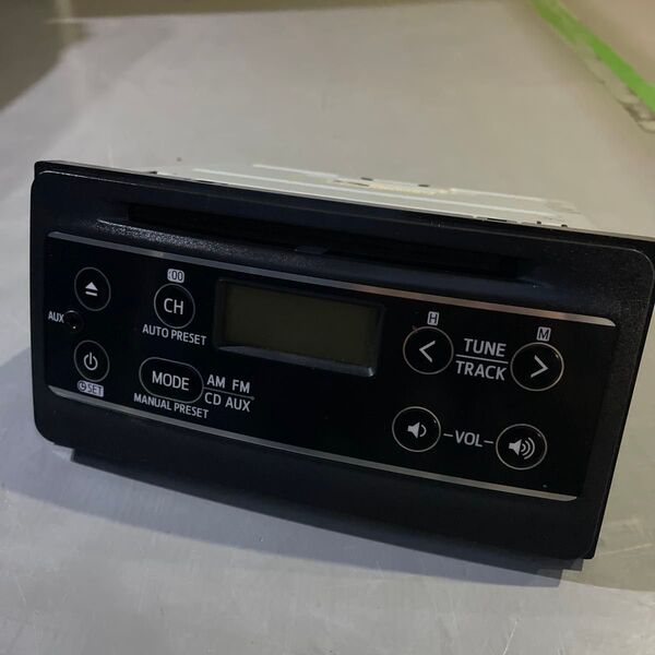 ダイハツ カーオーディオ LA300S CDデッキ FM AM CD