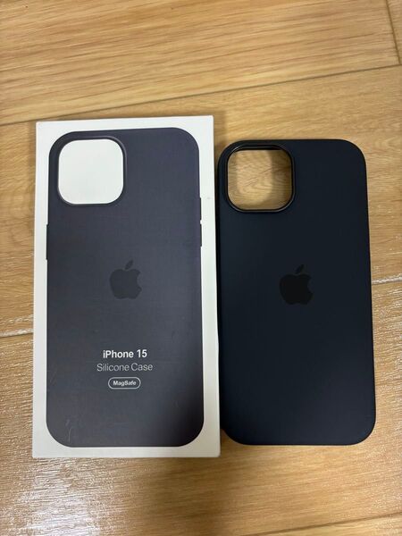 シリコンケース MagSafe iPhone15 Apple ブラック 黒
