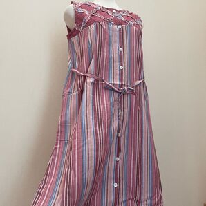 【新品】胸元フリルストライプワンピース ストレート ピンクとブルー