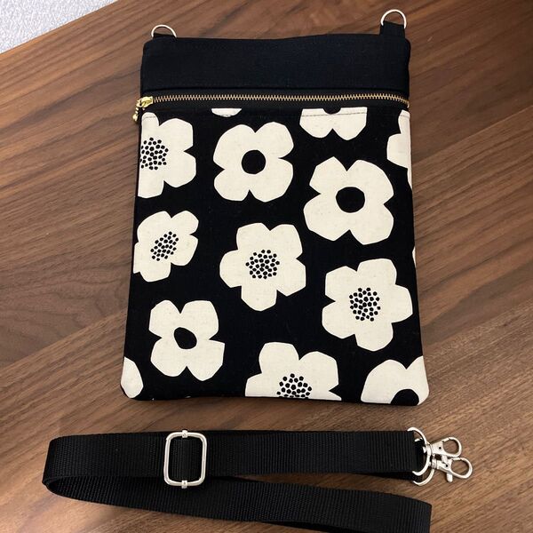 ハンドメイド ショルダーバッグ 花柄 サコッシュ スマホショルダー 大きめサイズ