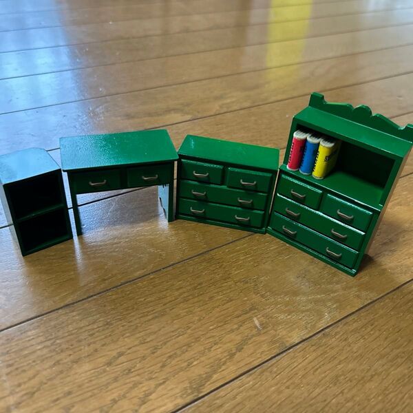 シルバニアファミリー 緑の家具 本 タンス 本棚