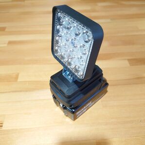 【新品】マキタ 18Vバッテリー対応 互換 ワークライト LEDライト 作業ライト 作業灯 USBアダプター 充電器