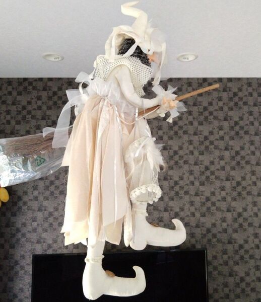 ビッグサイズ 魔女人形 縁起物 幸福を与える白魔女人形 吊り下げ 魔除け