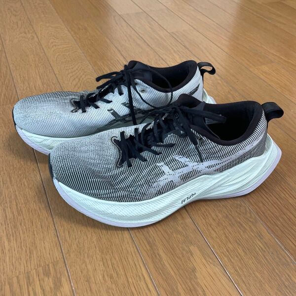 アシックス スーパーブラスト asics SUPERBLART