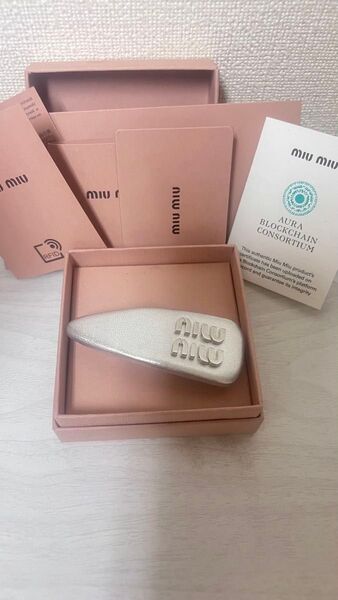 MIUMIUパテントレザーヘアクリップ バレッタ ミュウミュウ miumiu シルバー ヘアピン