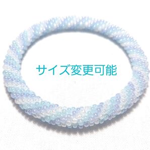 パステルホワイトとブルー系2のチューブクロッシェブレスレット 16cm