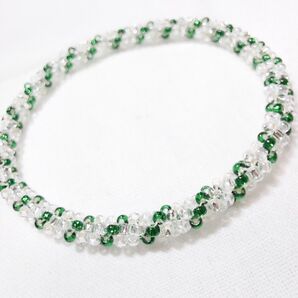 キラキラのクリアとグリーン・クリアのビーズブレスレット 16cm ハンドメイド