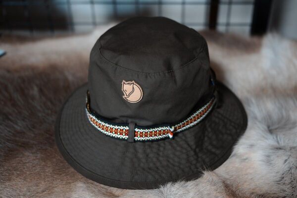 美品 Fjallraven ハット キャップ フェールラーベン ブッシュクラフト 帽子 バケットハット サファリハット カーキ