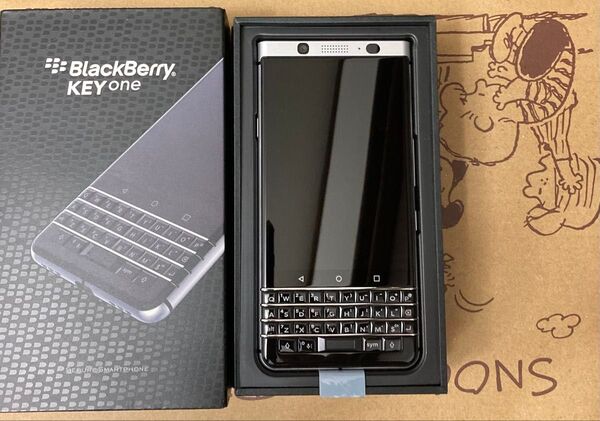 美品 BlackBerry KEYone BBB100-6 Silver 32GB 国内版SIMフリー