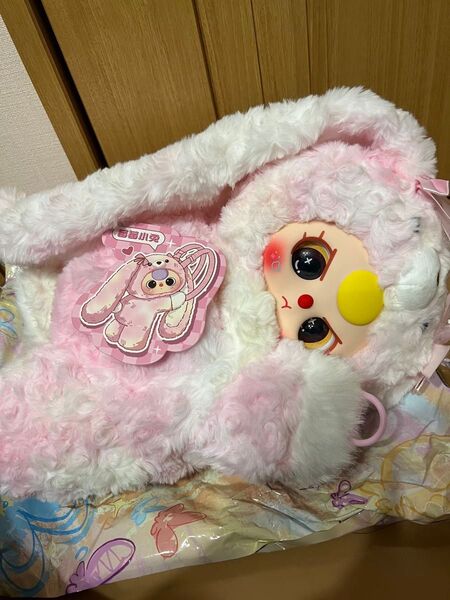 海外ドール Babythree ショルダー型ぬいぐるみ リュック ピンクうさぎ キラ目