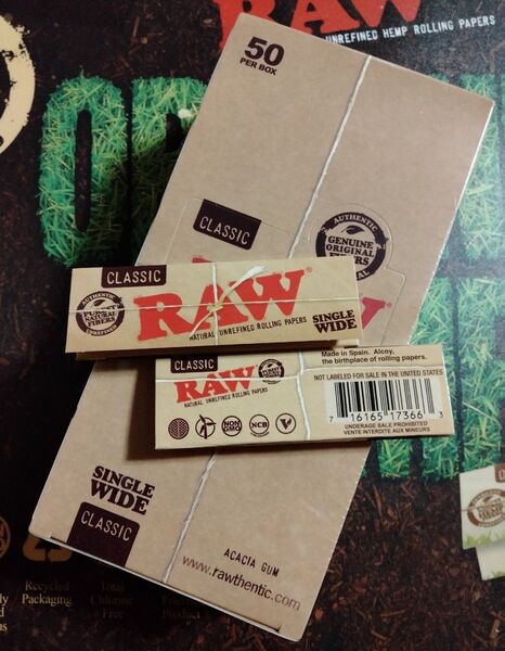 Raw クラシック 無漂白 極薄 ペーパー 50個 1箱 手巻きタバコ用 巻紙 classic