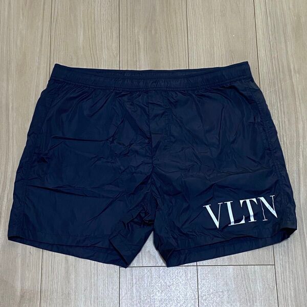 正規 VALENTINO ヴァレンティノ ショーツ パンツ ハーフ スイムウェア 水着 海パン LVTN ネイビー 紺 ロゴ