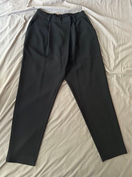 ソージュ SOEJU タックパンツ 黒 M ブラック スラックス テーパード パンツ