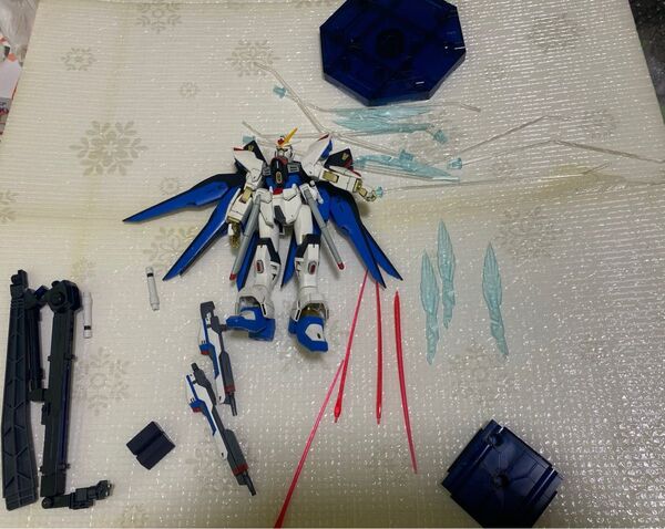 ストライクフリーダム 1/100 ガンダムseed ガンプラ