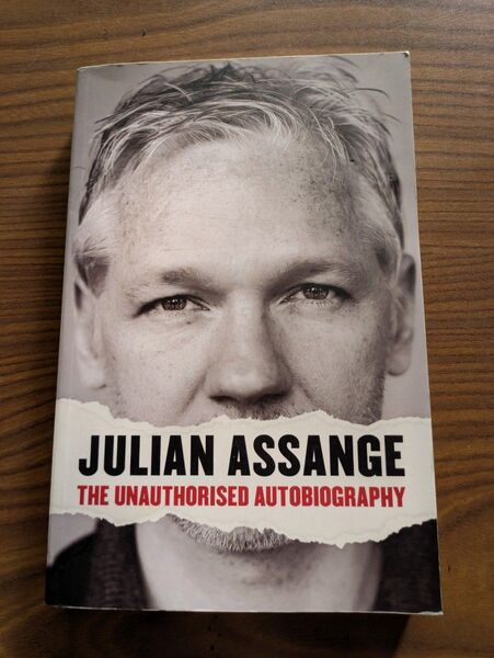 洋書 JULIAN ASSANGE The Unauthorised Autobiography ジュリアン・アサンジ