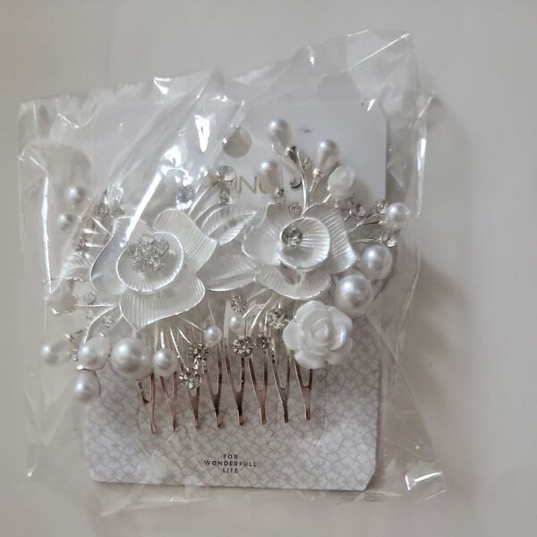 ヘアコーム 髪飾り ヘアアクセサリー 結婚式 パーティ フォーマル パール ラインストーン 花 新品