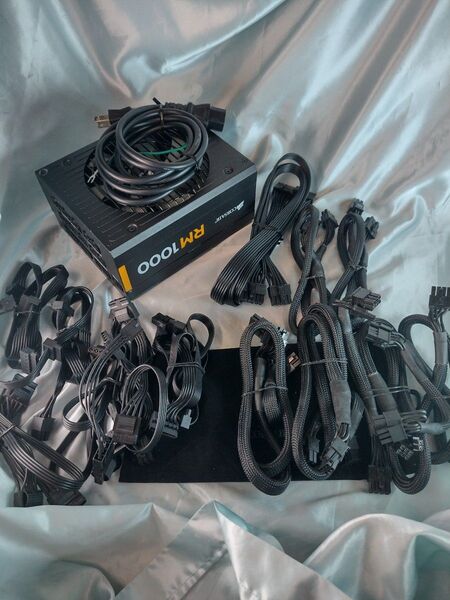Corsair RM1000 80PLUS GOLD認証取得 1000W静音電源ユニット