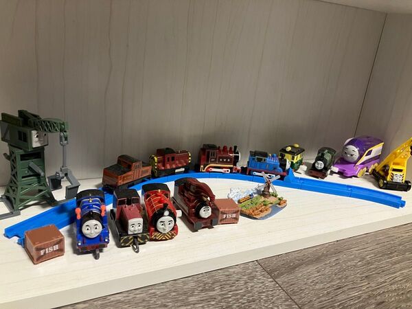 トーマスセット。ガチャで引いたものやハッピーセットの景品などの詰め合わせになります。