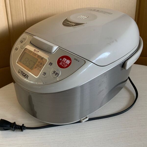 タイガー魔法瓶 炊飯器 JKW-A100 ホワイト 中古