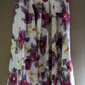 【新品、未使用】花柄フレアスカート L