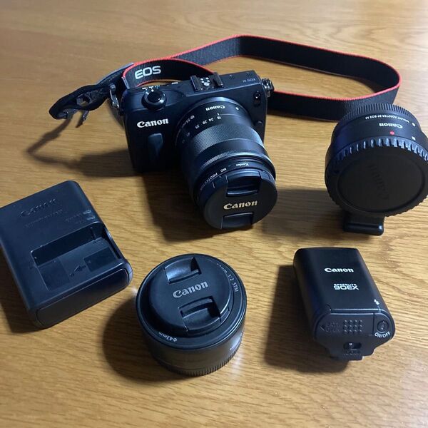 ミラーレス一眼 EOS M キャノン