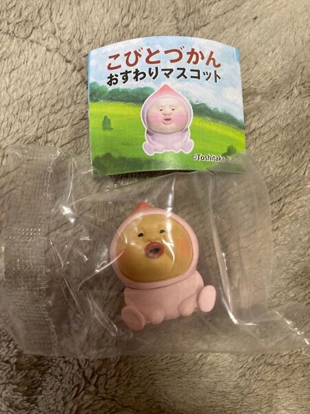 ガチャ こびとづかんおすわりマスコット カクレモモジリ