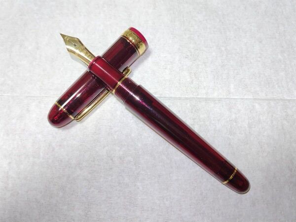 プラチナ 万年筆 Platinum センチュリー Century #3776 ブルゴーニュ 細軟ニブ 14K 中古です