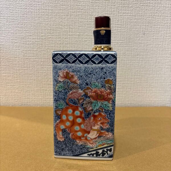 サントリーウイスキー 染錦吹墨狛犬草花文 有田焼 陶器ボトル 未開封 古酒 SUNTORY 現状品 WHISKY