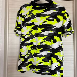 メンズ ベルシュカ Ber shka 蛍光 迷彩?半袖 Tシャツ XSサイズ unknown