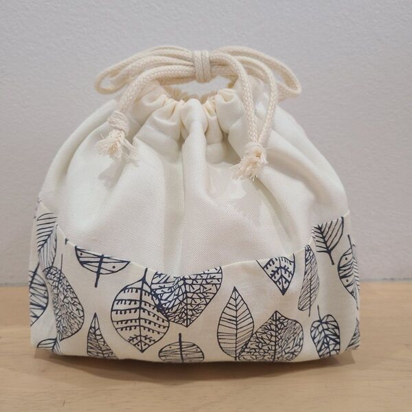 Nハンドメイド お弁当袋 ランチ巾着 リーフ柄 保温保冷