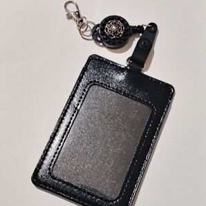 シンプル 定期入れ 黒 ブラック リール付き パスケース 社員証 カードホルダー メンズ レディース 入館証 革風 フェイクレザー