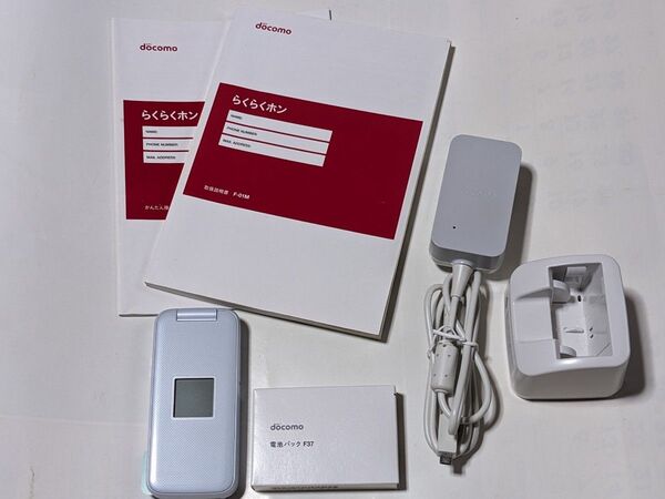 docomo らくらくホン F-01M 新品バッテリー SIMフリー 美品