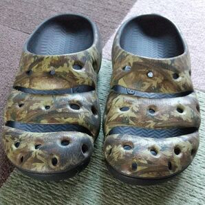 KEEN ヨギアーツ カモグリーン サイズ