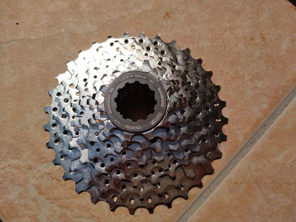 SHIMANO CS-HG50 8S 11-32T シマノ カセットスプロケット 8速