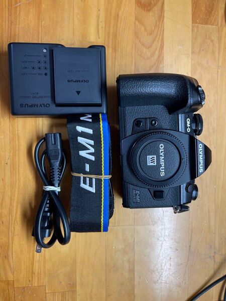 OLYMPUS OM-D E-M1 Mark III