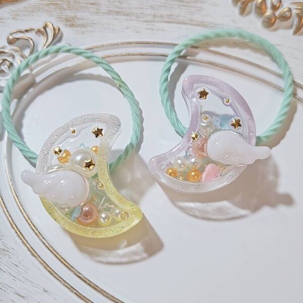 まおまお作品 ゆめかわ お月様 天使の羽 レジンヘアゴム ハンドメイド パステル キッズヘアゴム