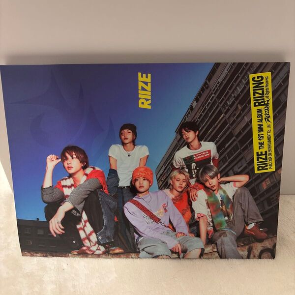 【輸入盤】 RIIZING (Photo Book Ver.) RIIZE