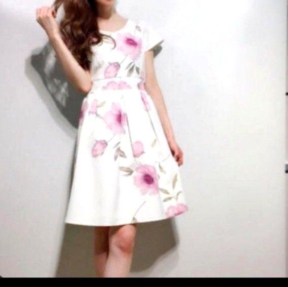 セシルマクビーCECIL McBEE 花柄パーティーワンピース