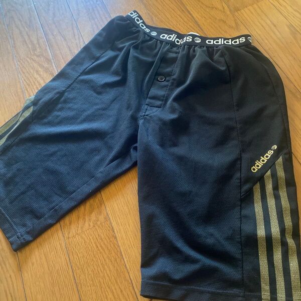 adidas メッシュ ハーフパンツ 150㎝