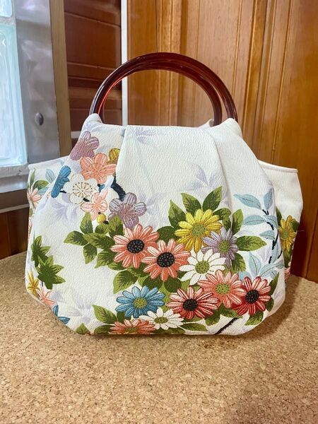 ハンドメイド 着物リメイクのまんまる可愛い手提げバッグ 白