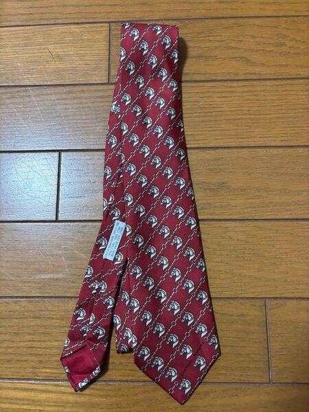 HUNTHING WORLD ネクタイ 馬と鎖柄 レッド シルク