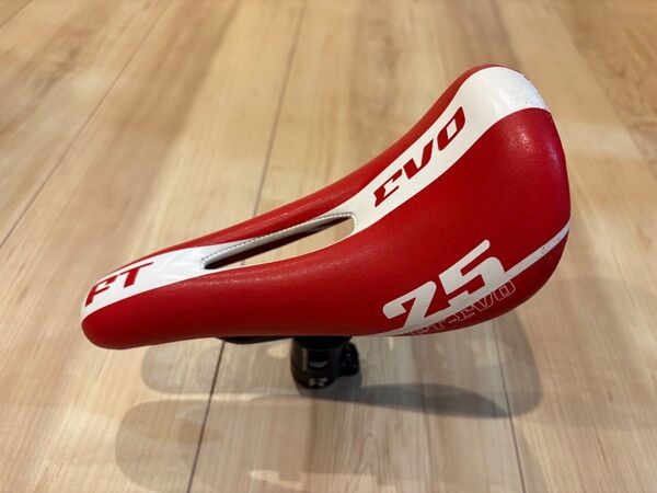 ROCKFISH レーシングサドル カーボン 可変 ランバイク ストライダー
