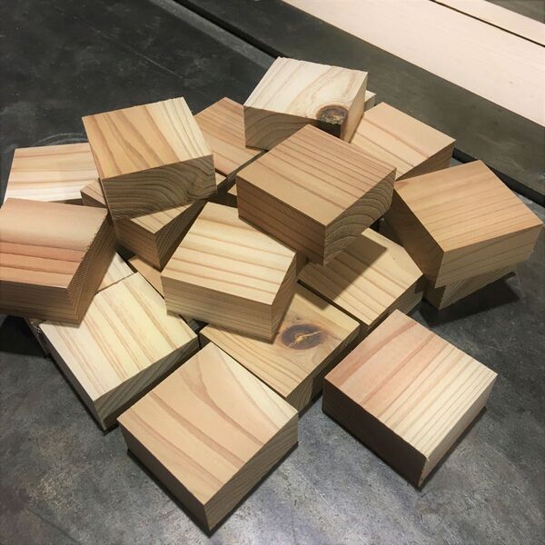 木材端材 国産杉 無垢材 5cm角 四角形 木工DIYや工作に