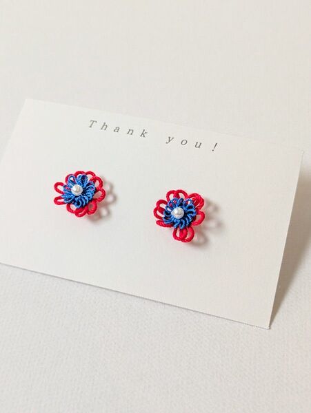 【ハンドメイド】お花のピアス(赤×青)万博風カラー