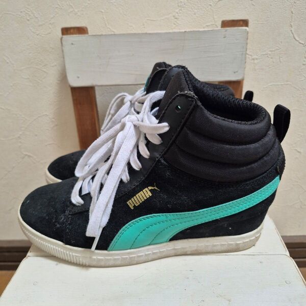 PUMA インヒールスニーカー レディース 22.5cm ブラック×エメラルドグリーン プーマ 約6cmインソール 底上