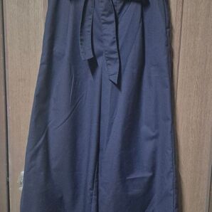 ネイビー ワイドパンツ リボン Mサイズ 美品 バギーパンツ紺色