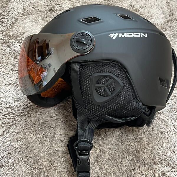 moon スキー スノボ バイザー付 ヘルメット M