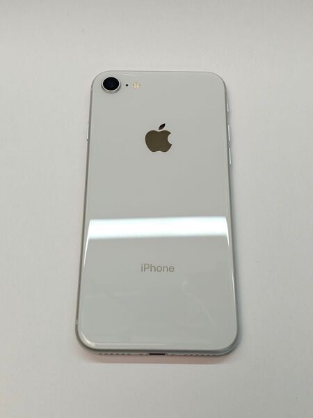【極美品・最大容量100%】iPhone 8 64GB SIMフリー 海外版 シャッター音なし シルバー
