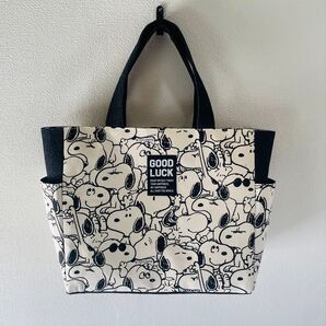 ハンドメイド サイドポケット付きトートバッグ スヌーピー モノクロ 白